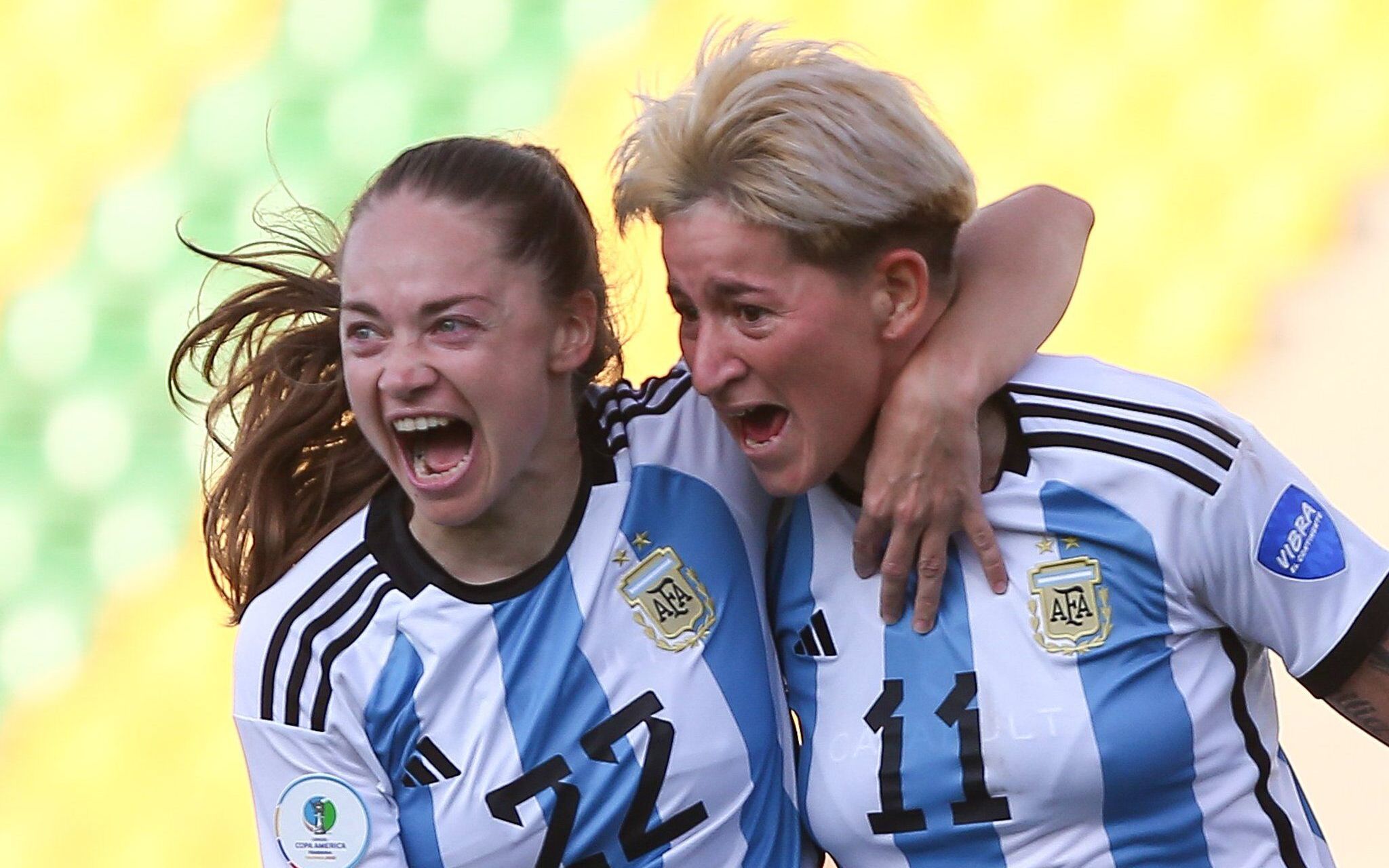 乌拉圭足球运动员在外国比赛中大放异彩 乌拉圭足球运动员在外国比赛中大放异彩