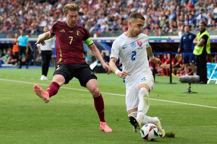 欧预赛擂台对决,球场上的激战惊心动魄的简单介绍 欧预赛擂台对决,球场上的激战惊心动魄的简单介绍