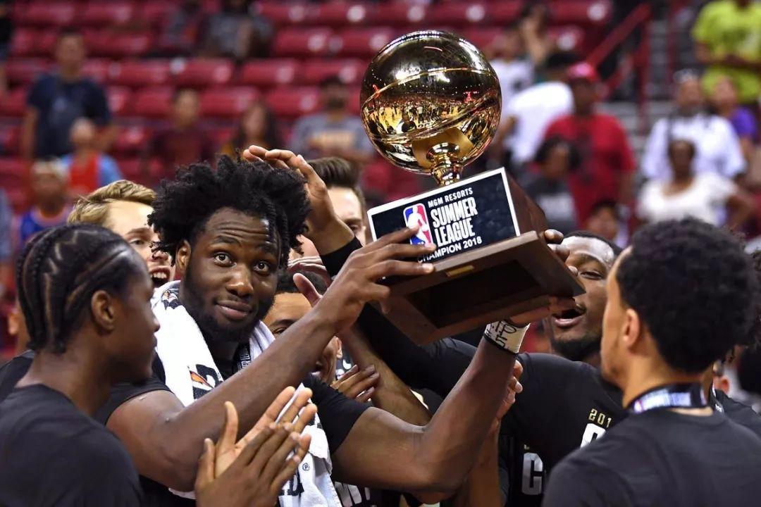 包含欧洲篮球联赛全面改革，推出新赛制和比赛规则的词条