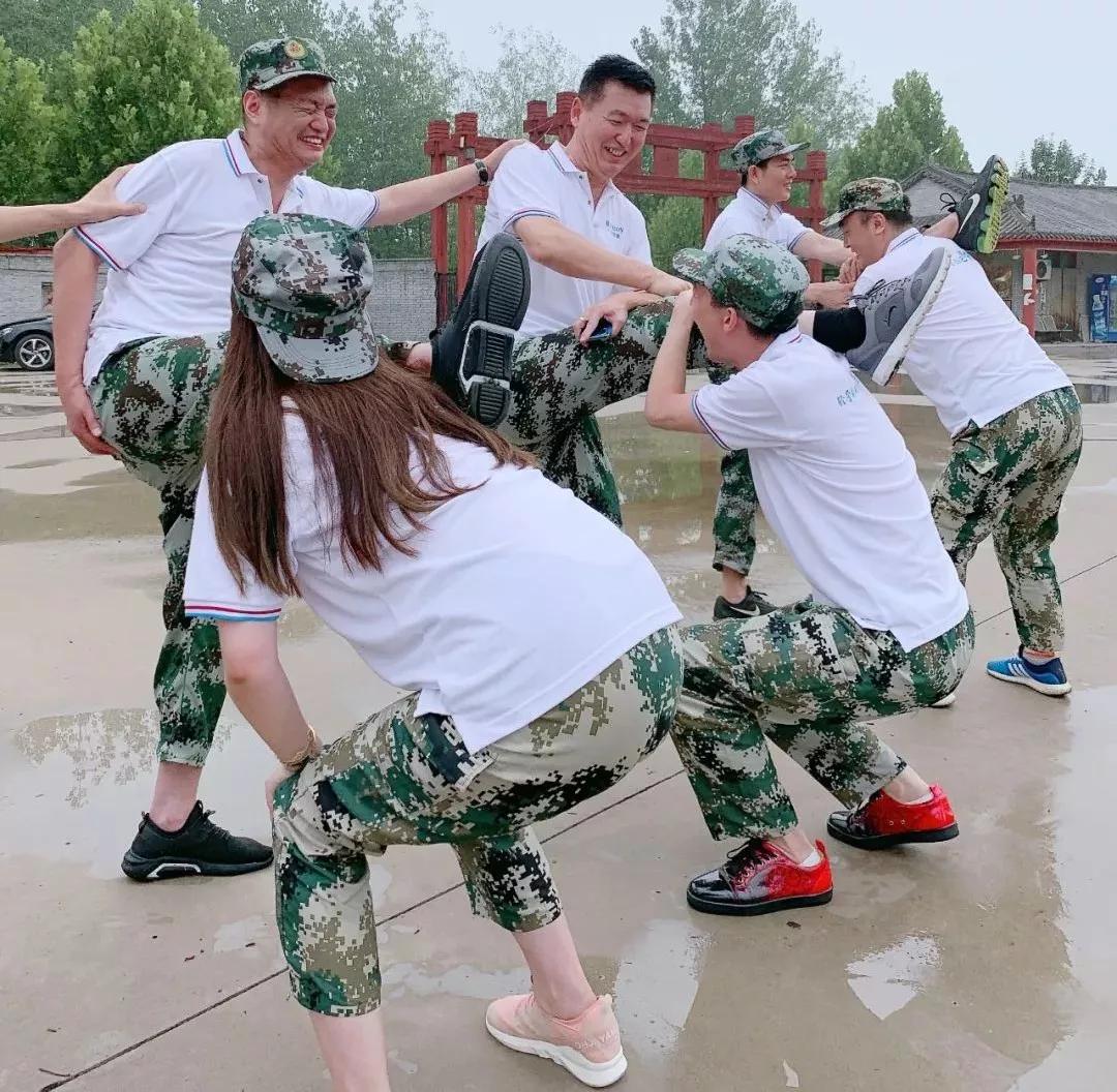 战术变化：双方团队的战术布置