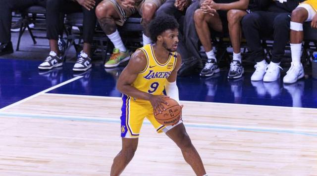 太阳中锋艾顿助攻数居全联盟前列的简单介绍