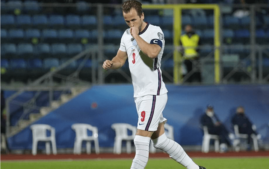 包含英格兰击败摩尔多瓦，提高小组排名的词条