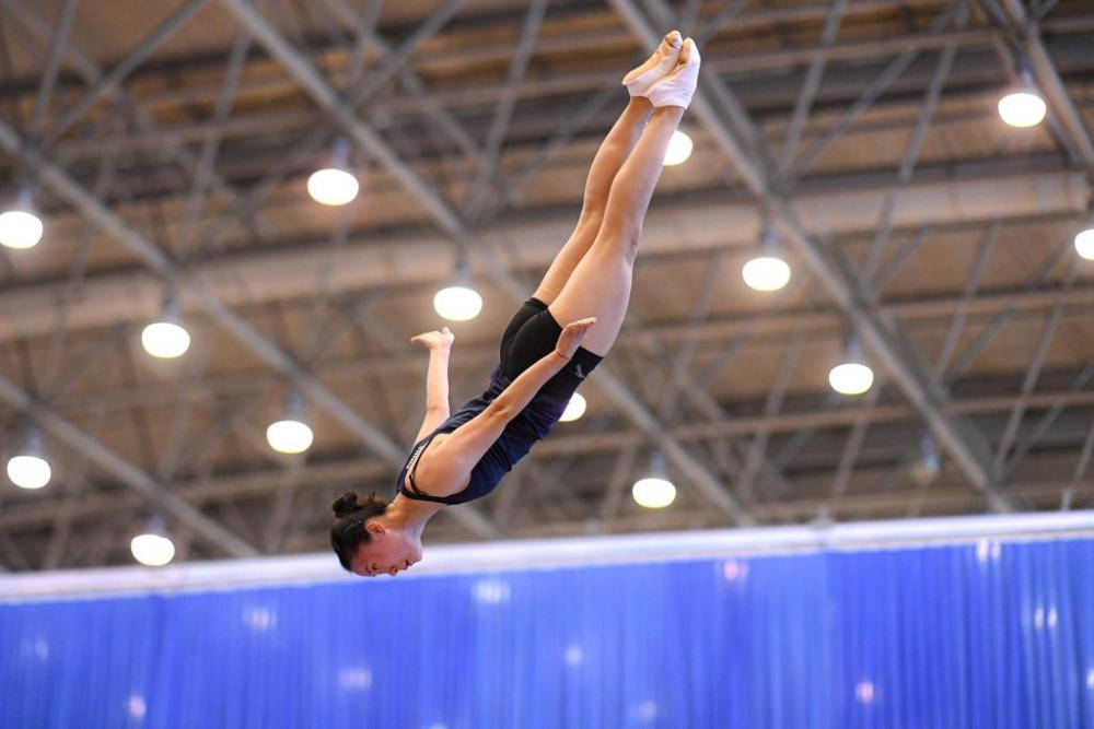 塞尔维亚选手在蹦床比赛中脱颖而出