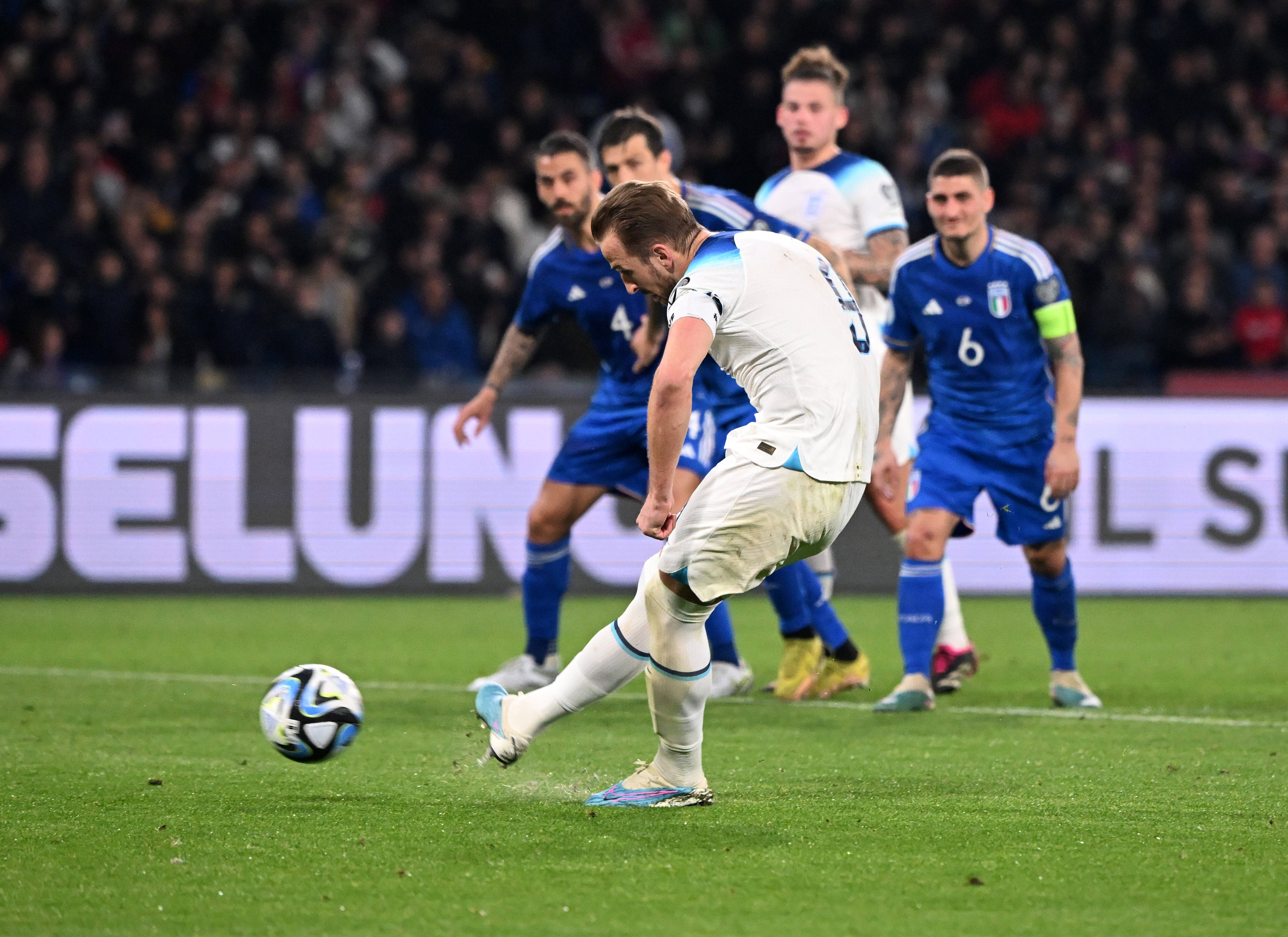 英格兰羽毛球队血洗泰国羽毛球队,谌龙打破历史纪录的简单介绍 英格兰羽毛球队血洗泰国羽毛球队,谌龙打破历史纪录的简单介绍