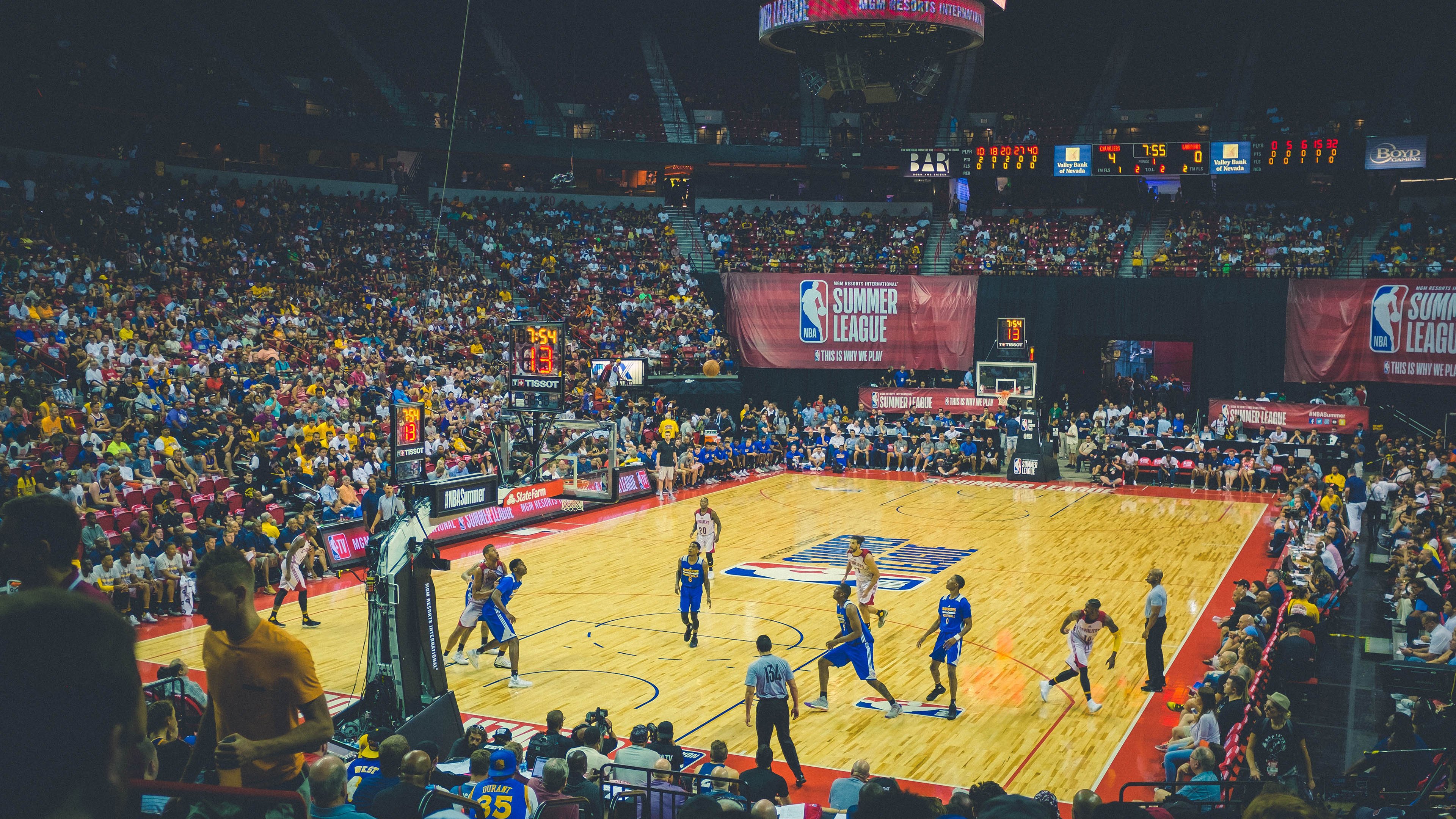 新疆铁血防守强压深圳,恩比德化身关键先生定乾坤